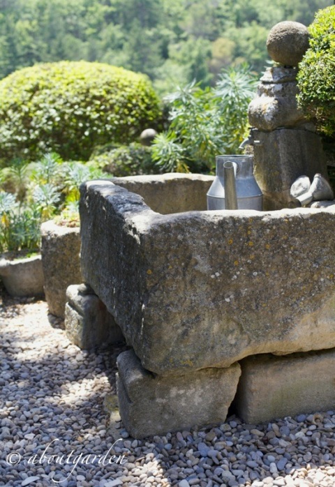 fontana in pietra jardin La Louve